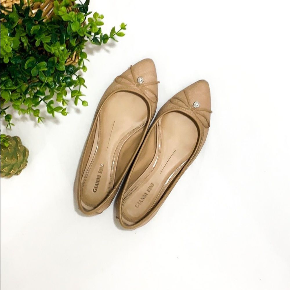 🛍Gianni Bini beige flats-6.5
